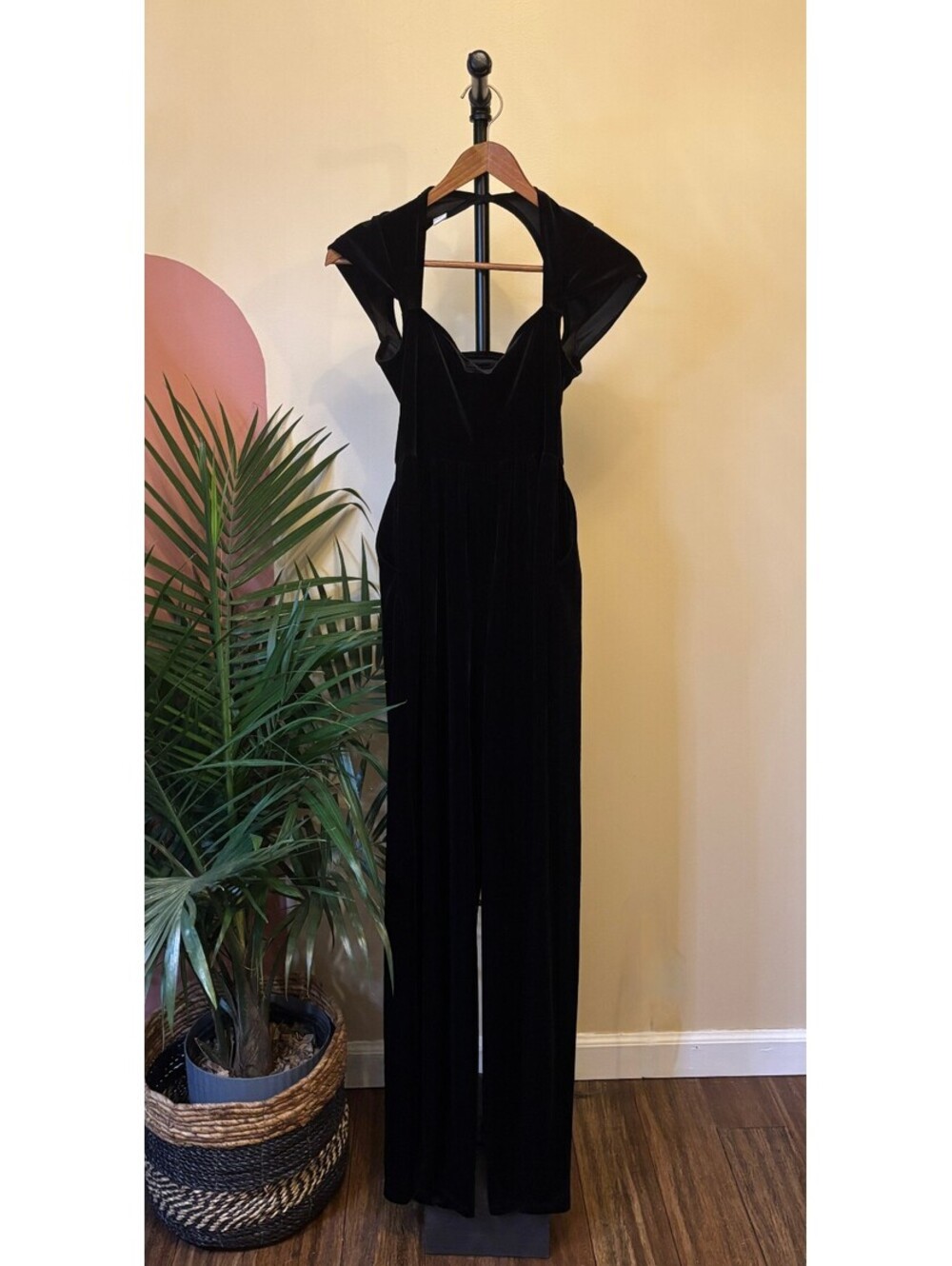Women's Old Navy Black Velvet Jumpsuit Cut-Out Upper Chest Back Extra Small Tall